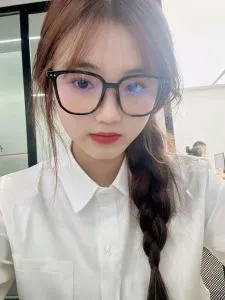 【独家】上海 - 松江区 老师 邻家小妹身材特别棒 内部实拍