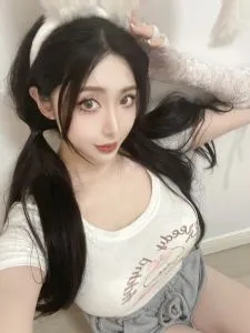 【独家】湖北 - 武汉 老师 性欲超强骚妹撑不住 内部实拍