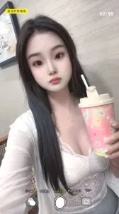 松江初下水萝莉 真实工作室环境 (地点：上海 - 松江区)