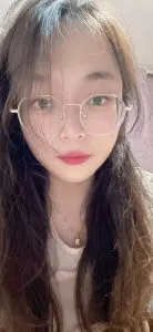 浦东戴眼镜的反差妹子 真实工作室环境 (地点：上海 - 浦东新区)