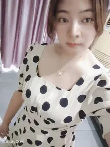 萧山少妇玲儿 真实工作室环境 (地点：浙江 - 杭州)