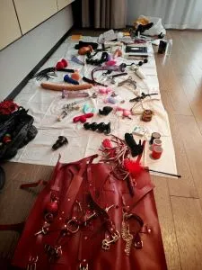 三通Sm拳交人妻母狗哺乳 真实工作室环境 (地点：北京 - 朝阳区)