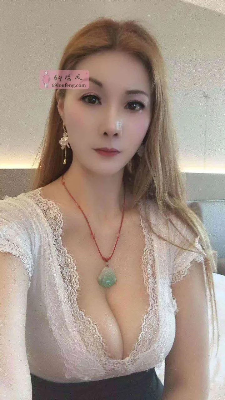 制服大奶姐姐 - 湖北-武汉 楼凤实拍第2张