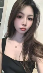 太原小巧美女 真实工作室环境 (地点：山西 - 太原)