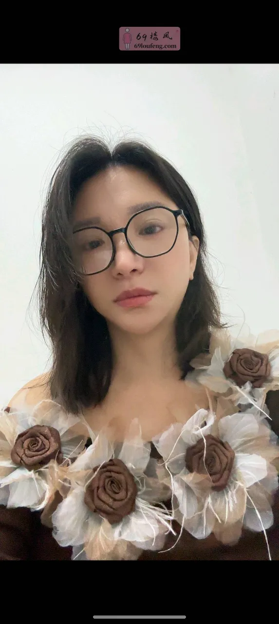 杭州戴眼镜的骚妇 - 浙江-杭州 楼凤实拍第4张