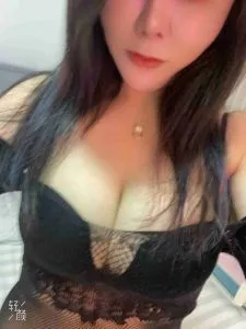 点击查看 广东 - 深圳 罗湖天然大胸少妇香香 更多实拍详情