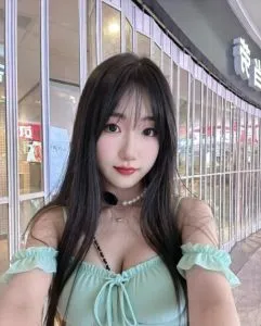 洪山光谷风骚少女 现场拍摄照片 (湖北 - 武汉)