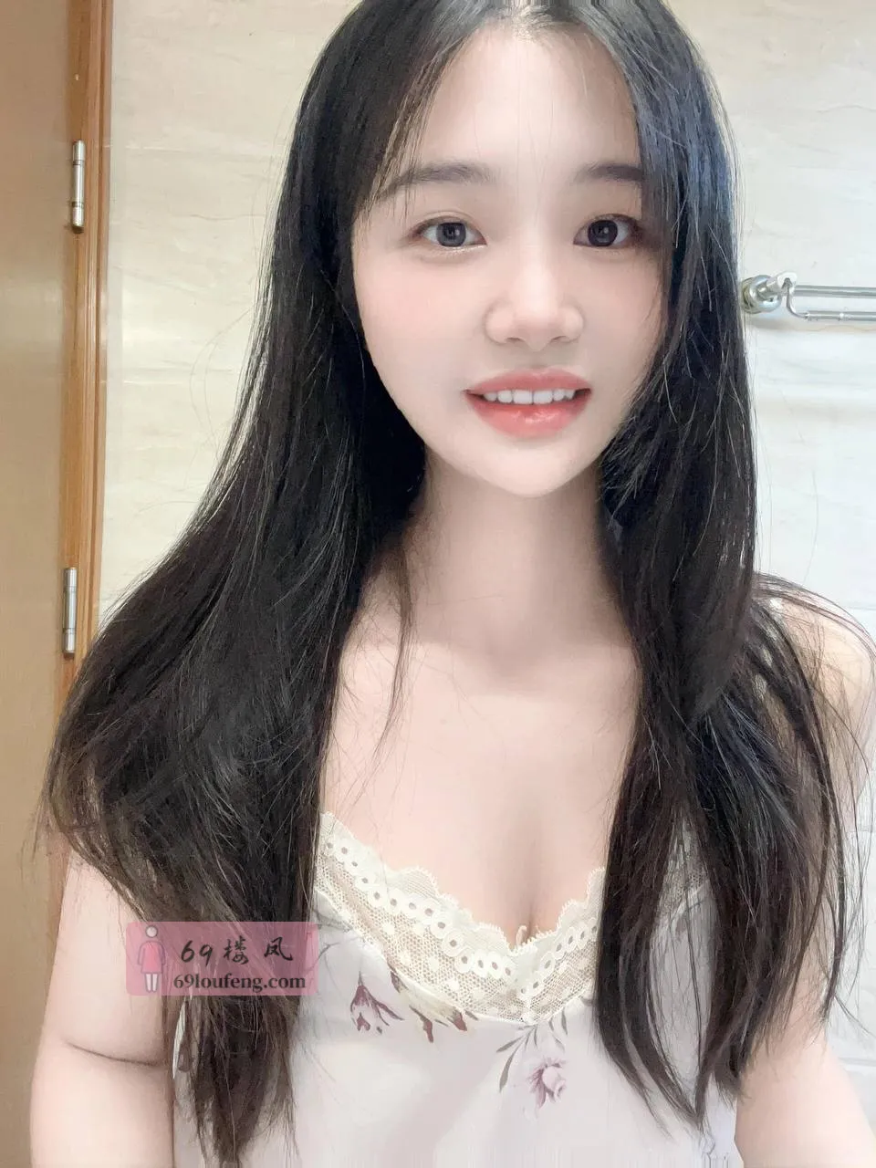 白嫩大胸性感翘臀老师 - 福建-厦门 楼凤实拍第1张