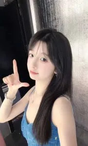  洪山00妹子 真实工作室环境 (地点：湖北 - 武汉)