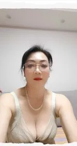 南湖大奶熟女 真实工作室环境 (地点：浙江 - 嘉兴)