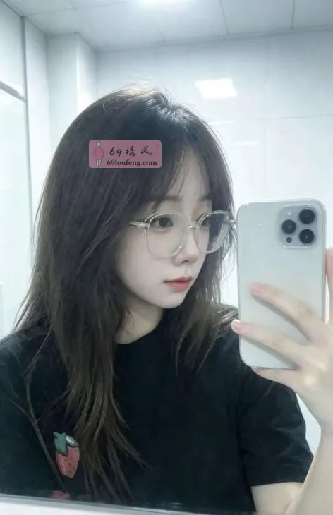 00后气质小妹 - 上海-闵行区 楼凤实拍第3张