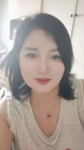 熟女兼职英子 真实工作室环境 (地点：江西 - 南昌)