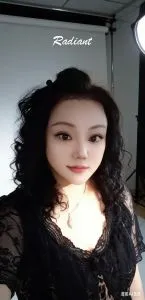 风骚少妇服务嘎嘎好 真实工作室环境 (地点：内蒙 - 呼和浩特)