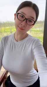 上城区穿婚纱情趣装巨乳少妇 真实工作室环境 (地点：浙江 - 杭州)