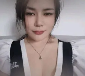 开发区肉肉熟女 真实工作室环境 (地点：辽宁 - 大连)