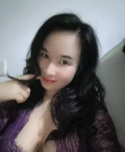 姑苏蛇纹骚货 真实工作室环境 (地点：江苏 - 苏州)
