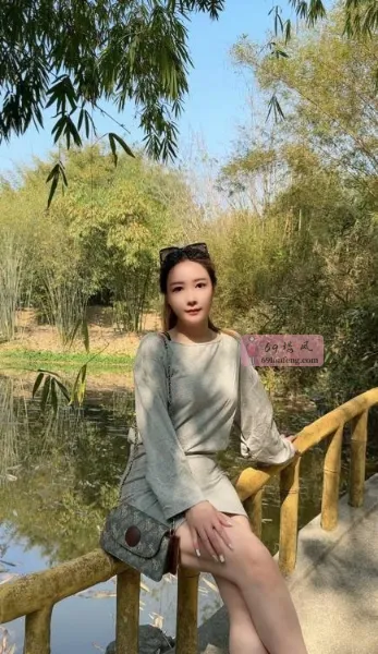 轻熟大胸泡芙姐 - 广东-广州 楼凤实拍第4张