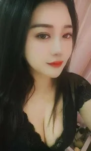 大胸小姐姐服务好 真实工作室环境 (地点：湖北 - 武汉)