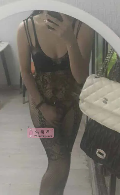 百变少妇 - 江苏-苏州 楼凤实拍第1张