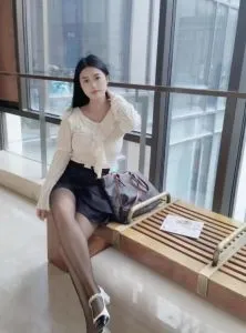 【独家】广东 - 东莞 老师 【南城】丝足翘臀喵喵 内部实拍