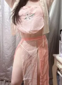 【洪山区】三通肥美少妇 真实工作室环境 (地点：湖北 - 武汉)