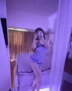 【龙华区】翘臀大奶小艾米 真实工作室环境 (地点：广东 - 深圳)