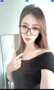 【铁西区】反差眼镜妹 真实工作室环境 (地点：辽宁 - 沈阳)