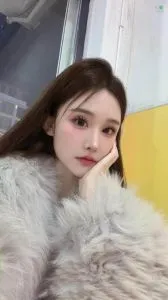 普陀性感大胸 真实工作室环境 (地点：上海 - 普陀区)