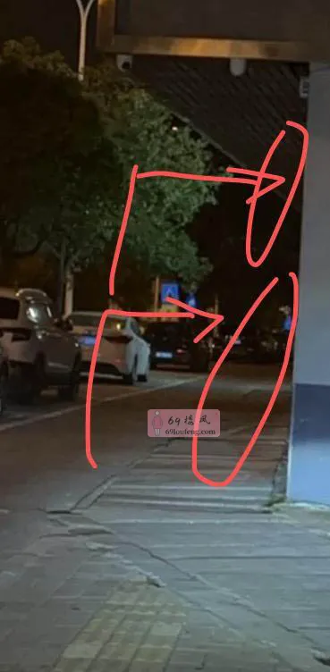 惠钱路附近卷帘门 - 江苏-无锡 楼凤实拍第1张