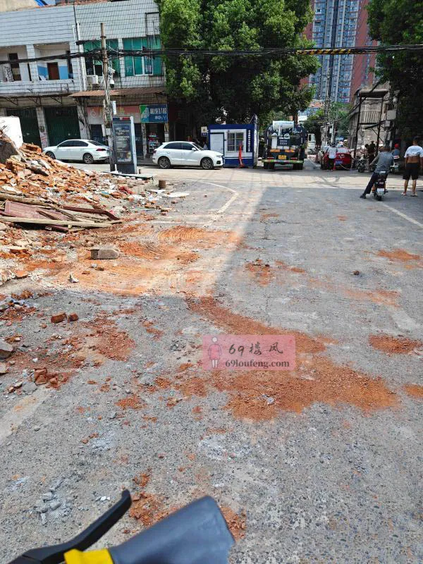 贸易路圣地拆迁 - 湖北-武汉 楼凤实拍第2张
