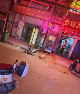 站街 - 河南-郑州 巷子里爱情故事实拍