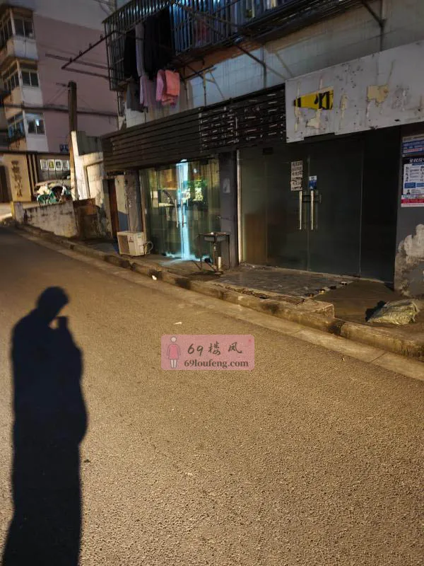 小区暗巷 - 江苏-南京 楼凤实拍第2张