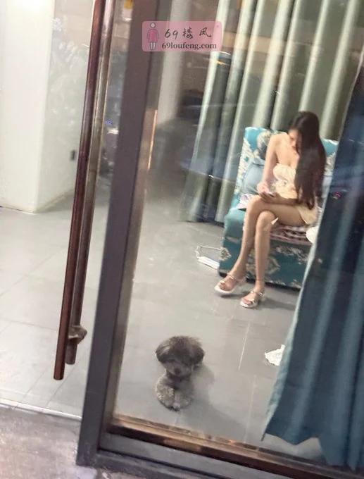 镇江解放桥巷靠近南门大街一侧玻璃门 - 江苏-镇江 楼凤实拍第2张