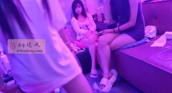 常熟河东街很容易看到晚上去了红灯亮起的按 - 江苏-苏州 楼凤实拍第1张