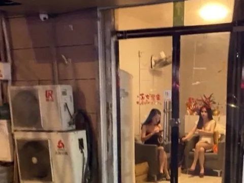 在宁国路和望江路交接的地方 安徽-合肥 狼友扫街偷拍