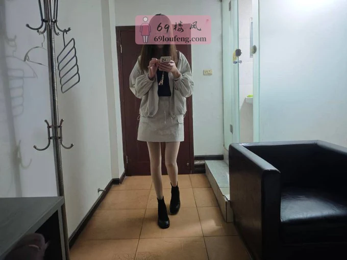 陆总花园大门口外面两边停车场 - 湖北-武汉 楼凤实拍第1张