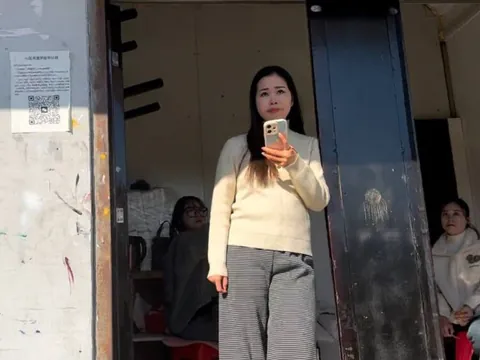 有空了可以去北碚解放路逛逛 地铁口小姐 重庆