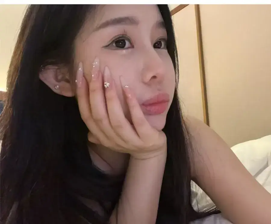 广东 - 广州 楼凤圈口碑推荐：广州天河三溪白虎小嫩妹小妮子 照片