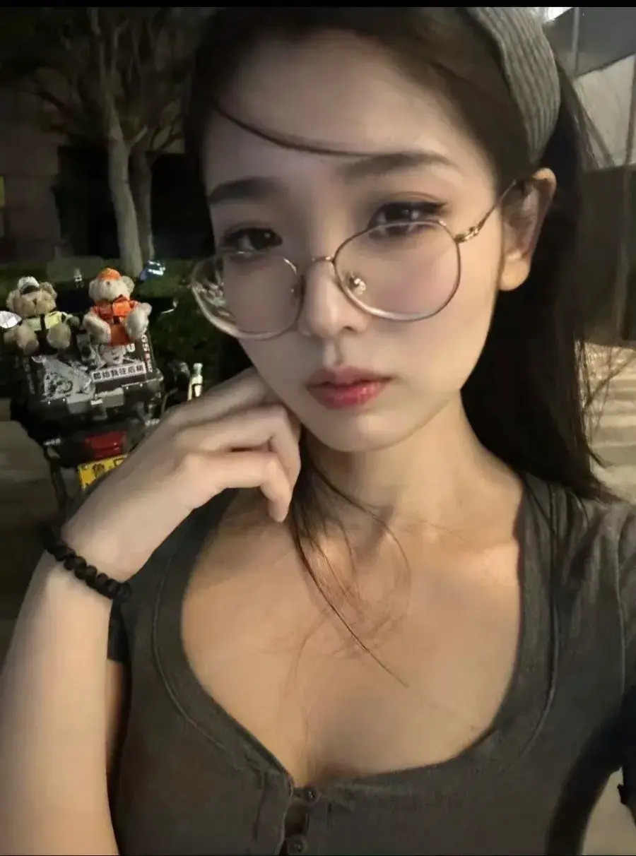 深圳眼镜骚货喜欢被调教 - 广东-深圳 楼凤实拍第2张