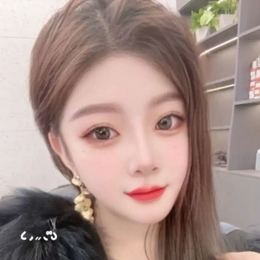 南京江宁美女 真实工作室环境 (地点：江苏 - 南京)