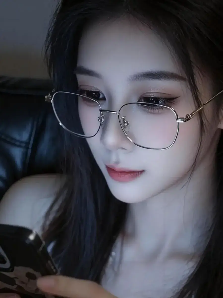 深圳宝安00后素人妹子下海兼职 - 广东-深圳 楼凤实拍第2张