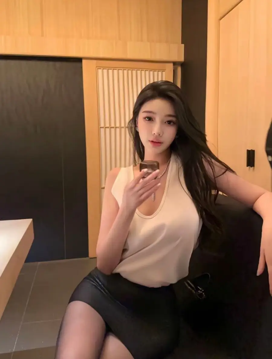 【独家】上海 - 闵行区 老师 上海气质美女前凸后翘 内部实拍
