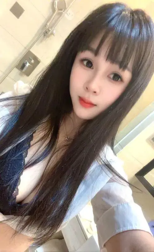 陕西 - 西安 宅男福利推荐：丰满美乳发育的很美 实景
