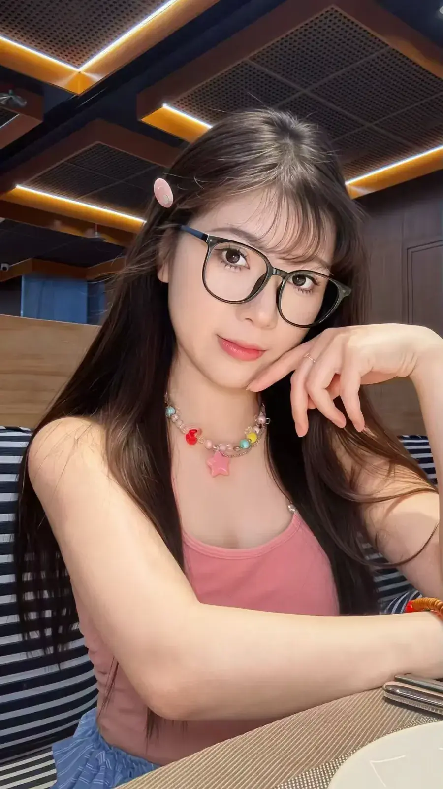 陕西 - 西安 宅男福利推荐：大胸水多小甜妹 实景