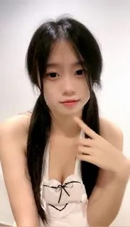 【7aiTV】#主播 菠萝果酱甜的吐泡泡 超甜G奶学生揉穴自慰1 现场高清截图