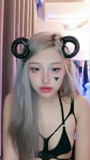 #主播 小雨有点热1 - 高清流媒体极速加载