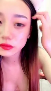 91社区热议作品：#主播 小姜最近有点忙美乳女学生骚舞到掰穴道具自慰3 实拍