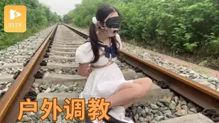 91视频官方收录：#主播 车上户外道具调教