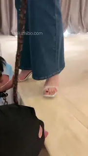 再战高跟凉鞋 - 高清在线观看