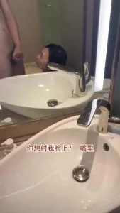 连续射了两次，第一次射嘴巴里，完美露脸的反差骚货 优质原创视频在线直达